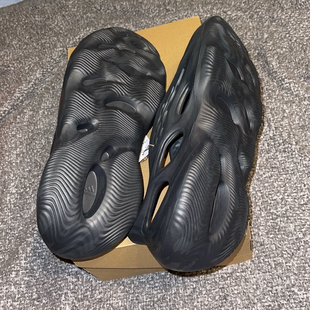 Yeezy Foam RNR - Picture 5 of 6